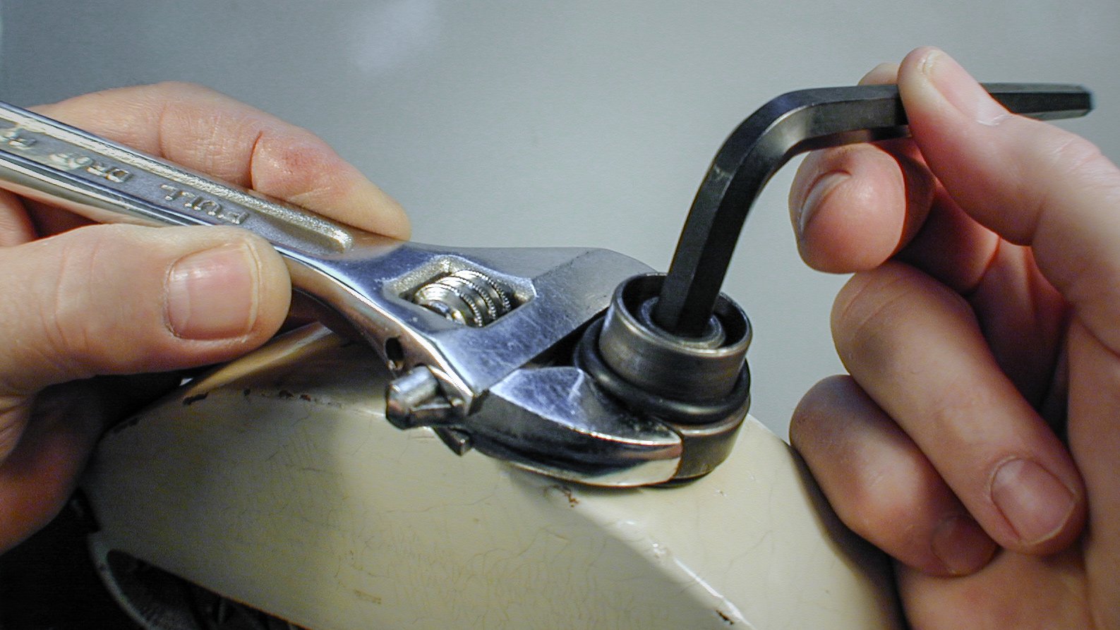 Two ways to fix a Telecaster's wobbly input jack Two ways to fix a Telecaster's wobbly input jack