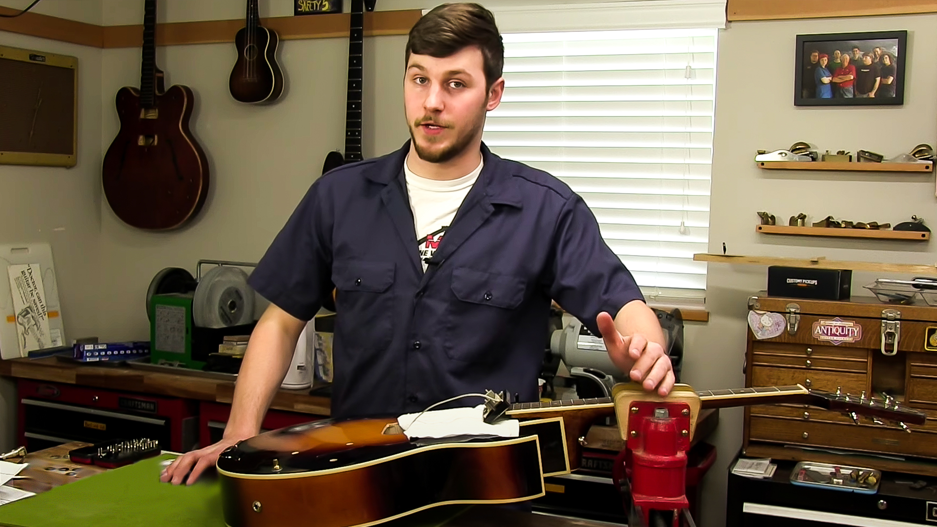 archtop guitar helping hand